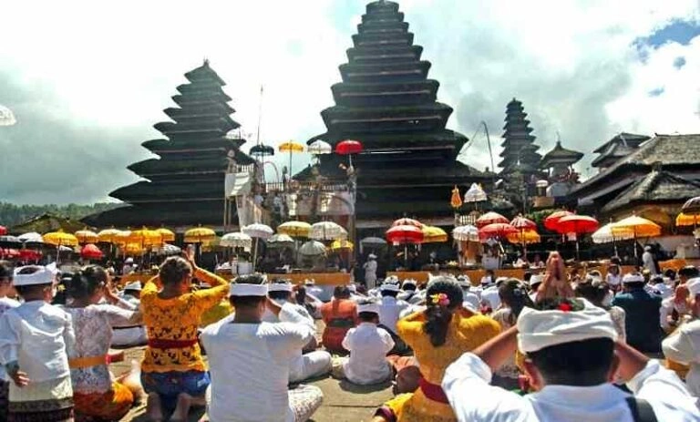 sanatana-dharma-keberagaman-praktik-dalam-hinduisme